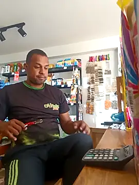 Snapshot of elnegro707070 chatting on September 30, 2025, 11:59 am elnegro707070 online show from September 30, 2025, 11:59 am