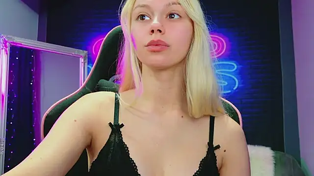 AlessiaCroft online show from February 23, 2026, 4:54 am