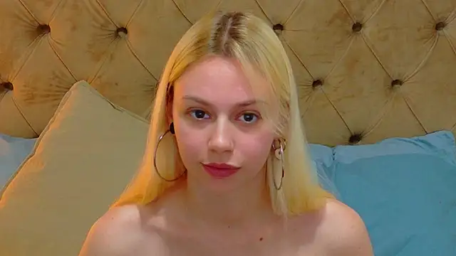 AlessiaCroft online show from April 19, 2026, 4:12 am