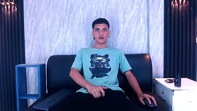 Snapshot of Matt_Ruso chatting on October 21, 2025, 3:40 am Matt Ruso online show from October 21, 2025, 3:40 am