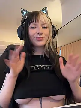 Snapshot of kittlunixx chatting on March 25, 2026, 4:13 pm kittlunixx online show from March 25, 2026, 4:13 pm