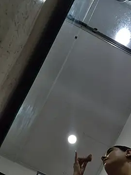 Snapshot of Rosa_Warreen_ chatting on October 25, 2025, 12:23 pm Rosa Warreen  online show from October 25, 2025, 12:23 pm