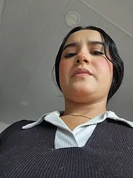 Snapshot of Rosa_Warreen_ chatting on October 26, 2025, 4:35 pm Rosa Warreen  online show from October 26, 2025, 4:35 pm