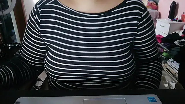 nicolebiancardi5 online show from April 7, 2026, 11:54 am