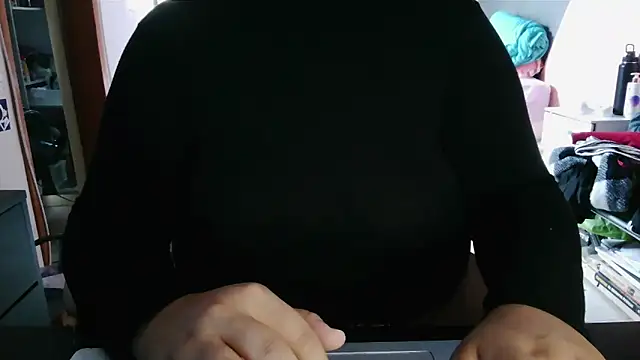 nicolebiancardi5 online show from May 15, 2026, 2:35 pm