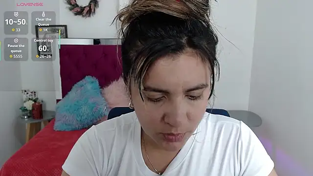 Isa-lox online show from November 4, 2025, 9:25 pm