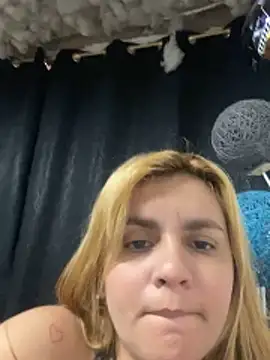 Isa-lox online show from February 9, 2026, 8:02 pm