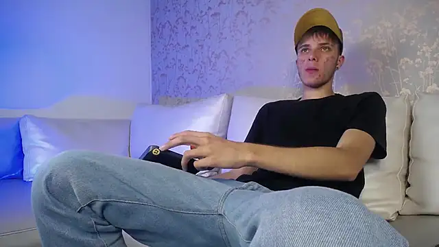 Snapshot of Robbin_Blaze chatting on September 20, 2025, 8:43 pm Robbin Blaze online show from September 20, 2025, 8:43 pm