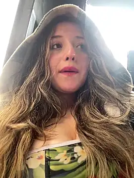 Baby  Otaku online show from December 14, 2025, 8:02 pm