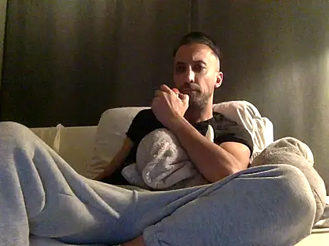 who am i x404 online show from October 14, 2025, 9:48 pm