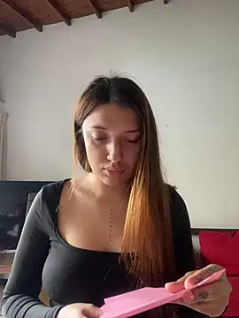 Mia  Gray online show from November 3, 2025, 6:20 pm