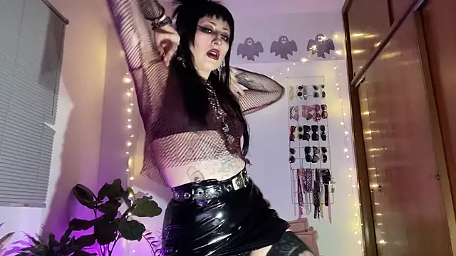 ELENA UMBRA online show from April 4, 2026, 2:43 am