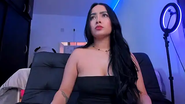 Snapshot of Bella__hamilton chatting on February 12, 2026, 1:55 am Bella hamilton online show from February 12, 2026, 1:55 am