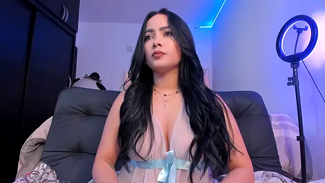 Snapshot of Bella__hamilton chatting on February 27, 2026, 1:38 am Bella hamilton online show from February 27, 2026, 1:38 am