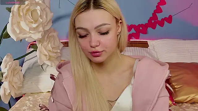 Snapshot of LinaLirian chatting on March 17, 2026, 9:23 am LinaLirian online show from March 17, 2026, 9:23 am