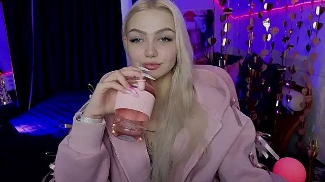 Snapshot of LinaLirian chatting on March 23, 2026, 10:08 am LinaLirian online show from March 23, 2026, 10:08 am