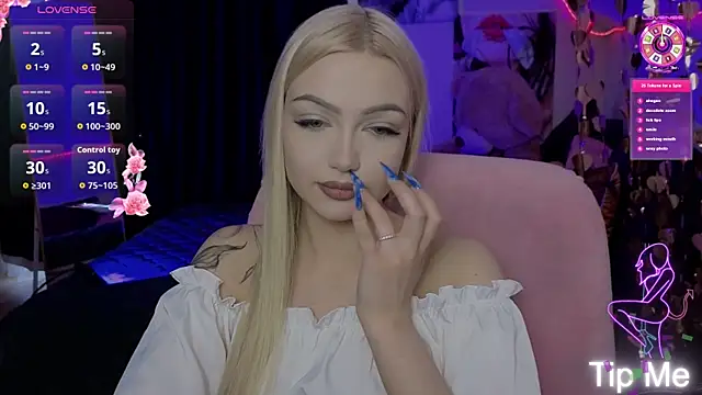LinaLirian online show from May 25, 2026, 9:48 am
