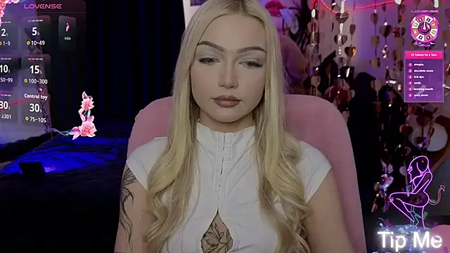LinaLirian online show from June 3, 2026, 2:33 pm