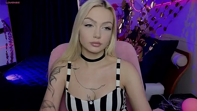 LinaLirian online show from June 30, 2026, 1:12 pm