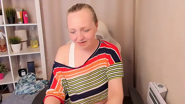 Karen Villis online show from May 3, 2026, 12:00 pm