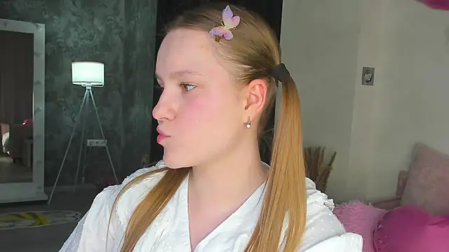 Snapshot of Candy_Cansew chatting on June 5, 2026, 6:52 am Candy Cansew online show from June 5, 2026, 6:52 am