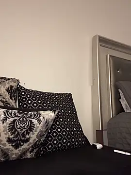 RoyalQueen2u online show from October 7, 2025, 1:36 am