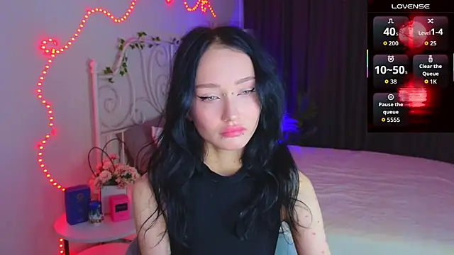 Snapshot of _holly_berry_ chatting on September 28, 2025, 1:22 am  holly berry  online show from September 28, 2025, 1:22 am