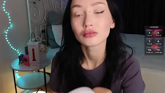 Snapshot of _holly_berry_ chatting on October 4, 2025, 1:47 am  holly berry  online show from October 4, 2025, 1:47 am