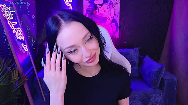 Snapshot of _holly_berry_ chatting on October 21, 2025, 1:50 am  holly berry  online show from October 21, 2025, 1:50 am