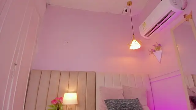  lucia 18 online show from September 10, 2025, 6:41 pm