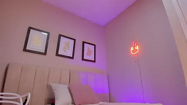  lucia 18 online show from September 29, 2025, 6:13 pm