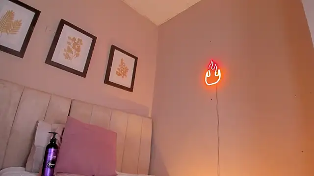  lucia 18 online show from October 14, 2025, 6:31 pm