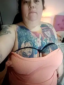 Snapshot of kai_cenat chatting on October 17, 2025, 11:24 am kai cenat online show from October 17, 2025, 11:24 am