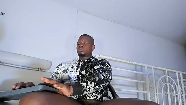 feliipehot online show from March 12, 2026, 12:11 pm