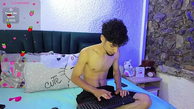 JennMuriel  online show from November 8, 2025, 12:49 pm