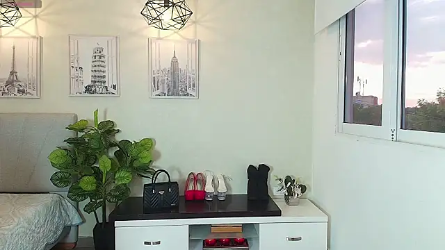 Snapshot of _Victoria_Collins chatting on October 4, 2025, 11:08 am Victoria Collins online show from October 4, 2025, 11:08 am