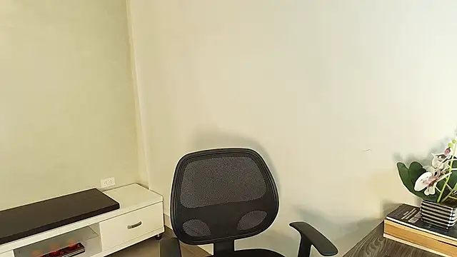 Snapshot of _Victoria_Collins chatting on October 11, 2025, 11:09 am Victoria Collins online show from October 11, 2025, 11:09 am