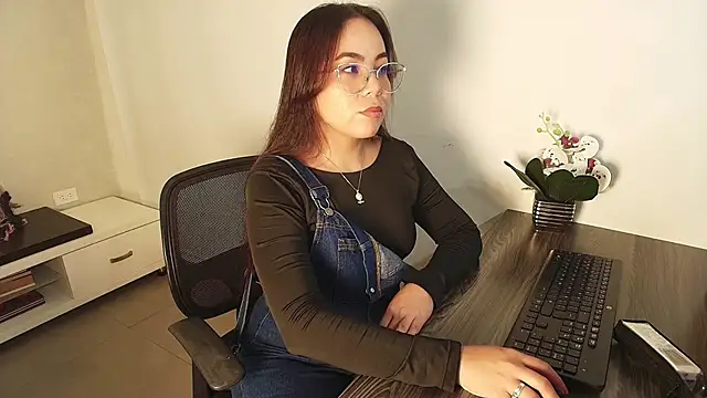 Snapshot of _Victoria_Collins chatting on October 17, 2025, 11:13 am Victoria Collins online show from October 17, 2025, 11:13 am