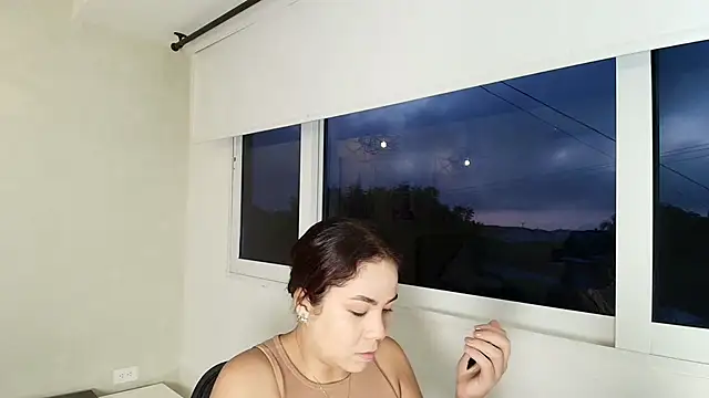  Victoria Collins online show from November 8, 2025, 10:48 am