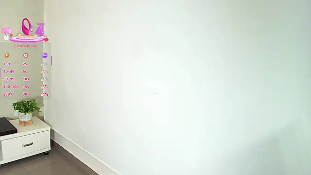  Victoria Collins online show from November 24, 2025, 12:27 pm