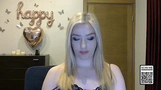 Snapshot of Wild_Silk_Desire chatting on April 18, 2026, 7:58 pm Wild Silk Desire online show from April 18, 2026, 7:58 pm
