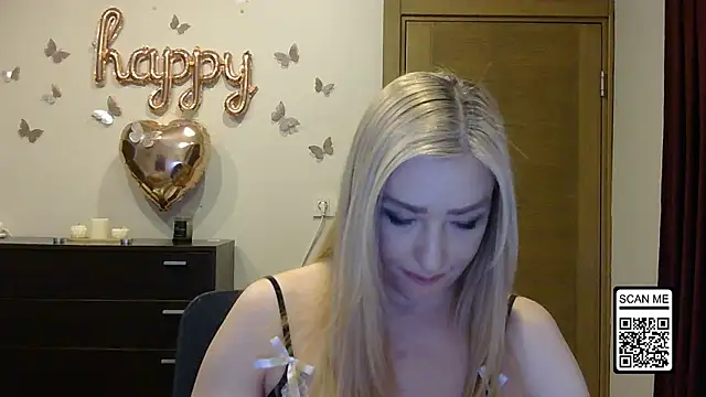 Snapshot of Wild_Silk_Desire chatting on April 19, 2026, 6:10 pm Wild Silk Desire online show from April 19, 2026, 6:10 pm