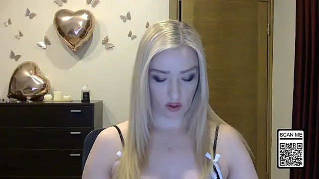 Snapshot of Wild_Silk_Desire chatting on April 26, 2026, 6:05 pm Wild Silk Desire online show from April 26, 2026, 6:05 pm