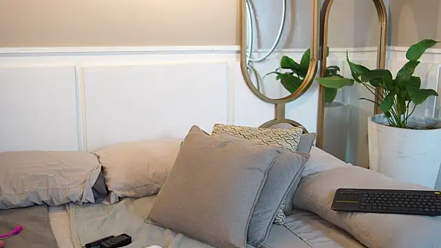 Susan wall online show from September 18, 2025, 2:19 pm