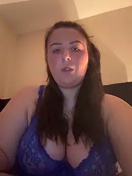 CutieCurvyGirlxo online show from April 29, 2026, 9:10 pm