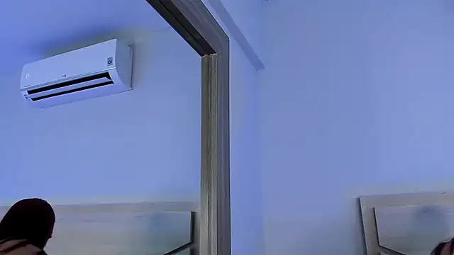 Snapshot of ZoeMorris chatting on October 15, 2025, 11:32 am ZoeMorris online show from October 15, 2025, 11:32 am