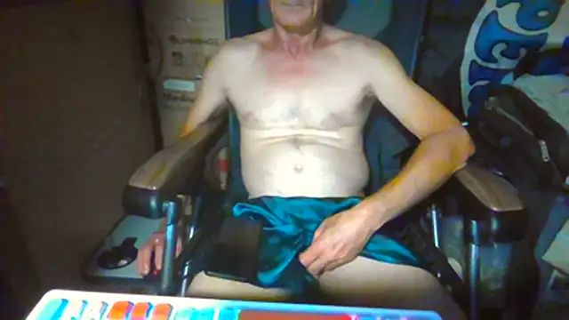 Lovyourpuss online show from May 18, 2026, 4:24 pm