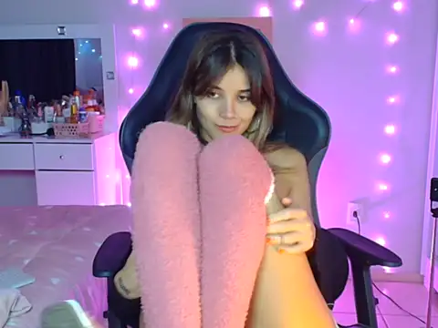 Snapshot of Isis-lavier chatting on October 22, 2025, 4:57 am Isis-lavier online show from October 22, 2025, 4:57 am