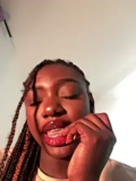 alissradiante1 online show from March 1, 2026, 3:41 am