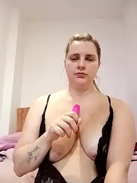 Snapshot of JessicaItalia chatting on October 16, 2025, 9:43 am JessicaItalia online show from October 16, 2025, 9:43 am